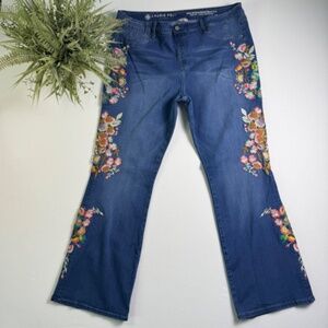 Laurie Felt Women's Silky Boot Cut Jeans Embroidered Floral Size XL